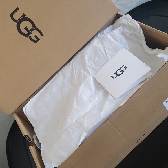 New! Ugg Olli High Top Leather Sneaker - Picture 9 of 15